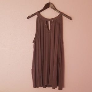 Long sleeve shirt with cold shoulder.